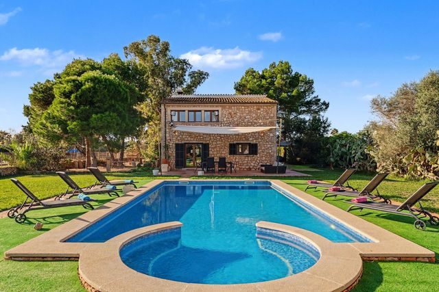 Villa with pool next to Es Trenc